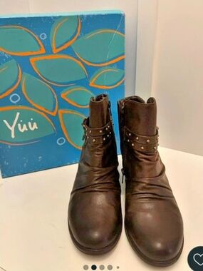 Yuu Marshey Studded Ankle Boots in Brown US 7M